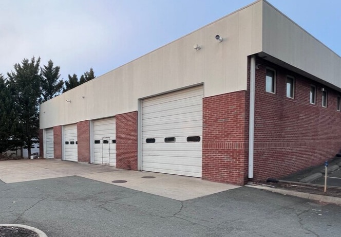 1389 Richmond Rd, Charlottesville, VA à louer - Photo du bâtiment - Image 3 de 24