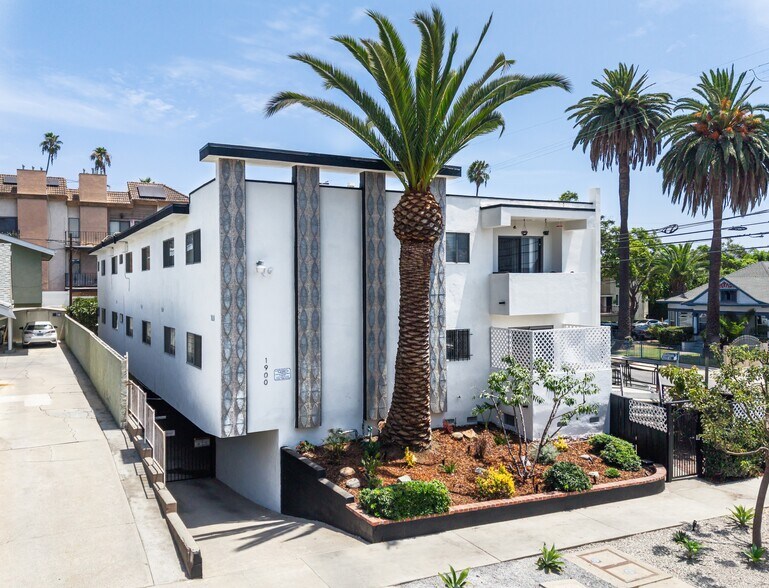 1900 Dracena Dr, Los Angeles, CA à vendre - Photo du bâtiment - Image 3 de 10