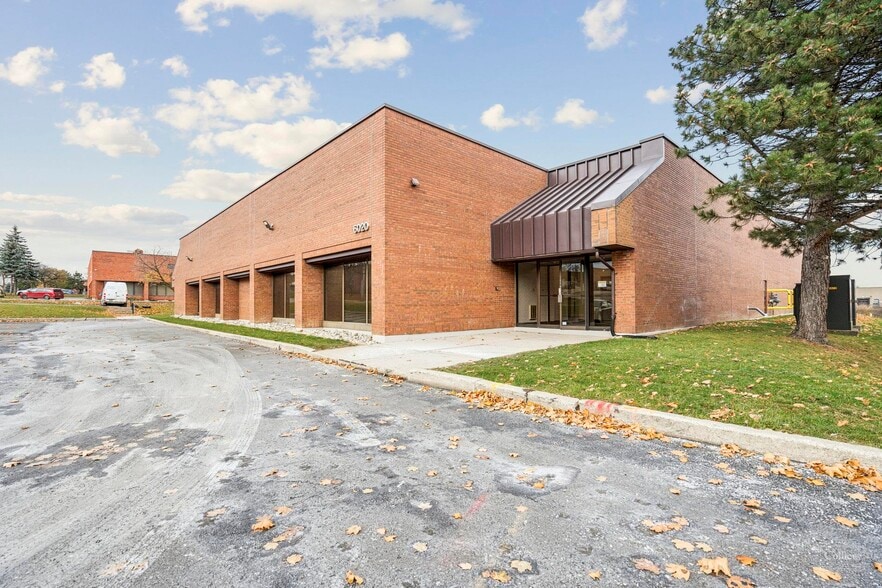 6010-6020 Ambler Dr, Mississauga, ON à vendre - Photo du bâtiment - Image 2 de 5