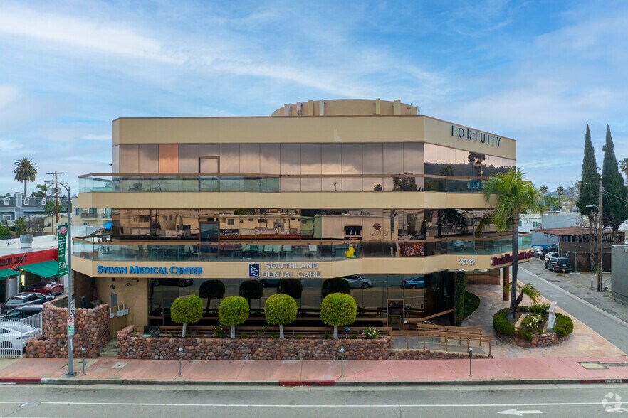 4312 Woodman Ave, Sherman Oaks, CA à louer - Photo du bâtiment - Image 3 de 4