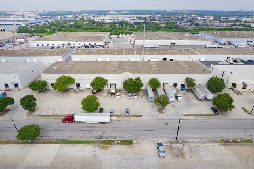 5813 Distribution, San Antonio, TX à louer - Photo du bâtiment - Image 3 de 20