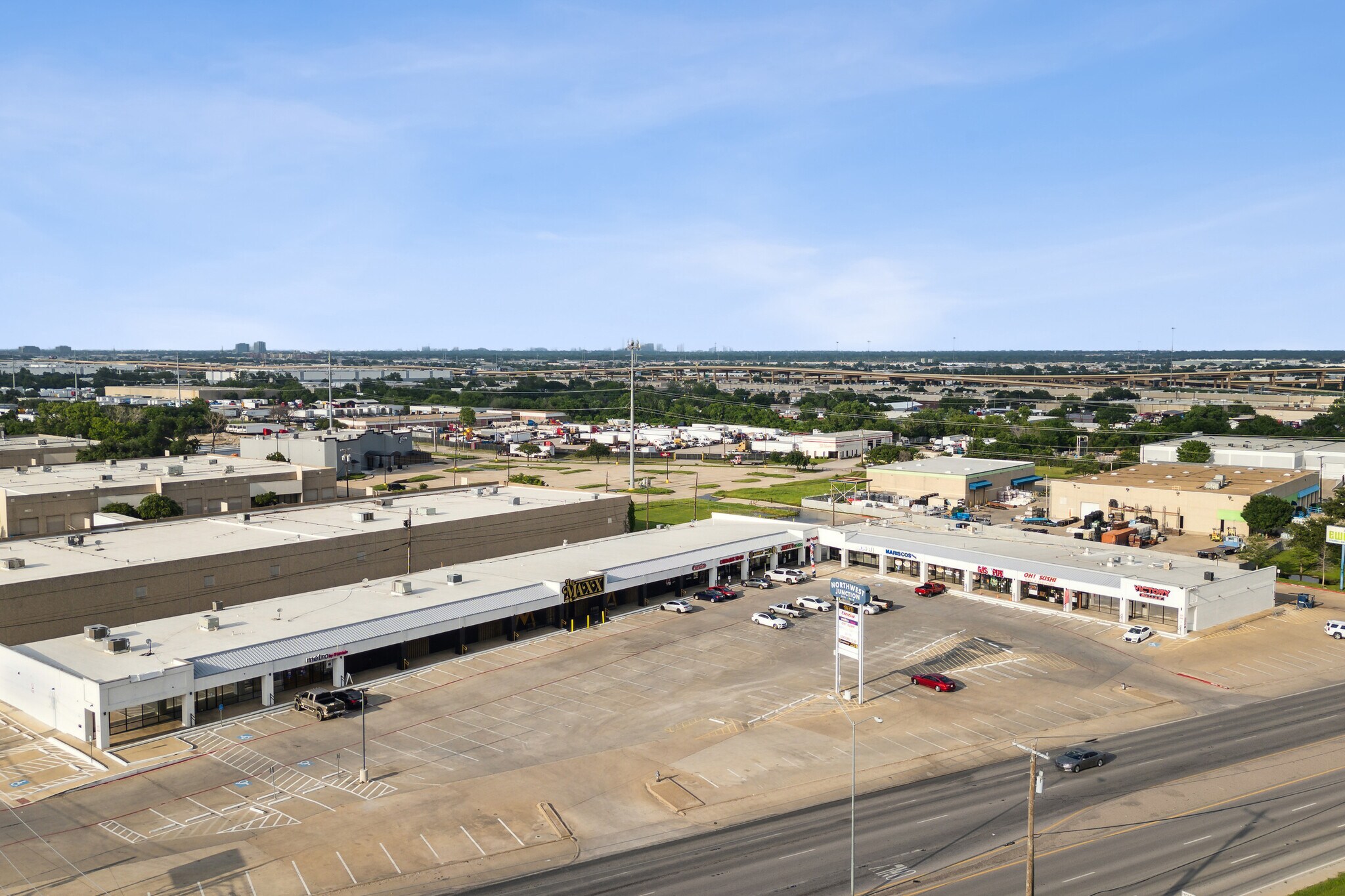 2051-2053 W Northwest Hwy, Dallas, TX à louer Photo principale- Image 1 de 5