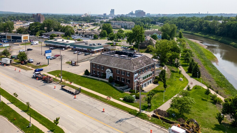 140 Elton Hills Ln NW, Rochester, MN à louer - Photo du bâtiment - Image 2 de 2