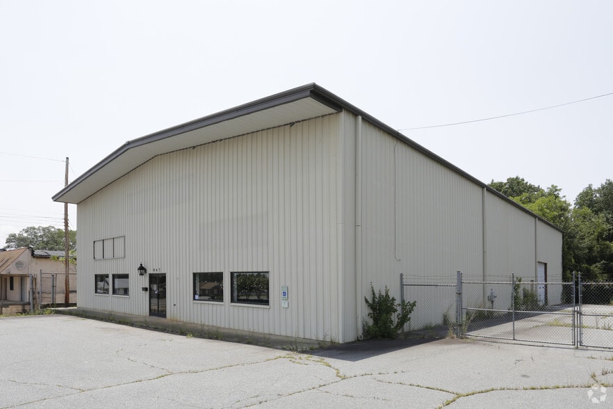 947 W Main St, Forest City, NC for sale - Primary Photo - Image 1 of 4