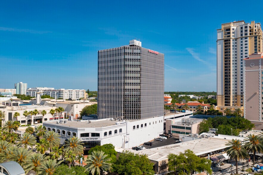 111 2nd Ave NE, Saint Petersburg, FL à louer - Photo du bâtiment - Image 2 de 9