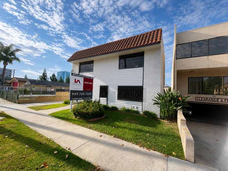 1654 E 4th St, Santa Ana, CA à vendre - Photo du bâtiment - Image 2 de 20