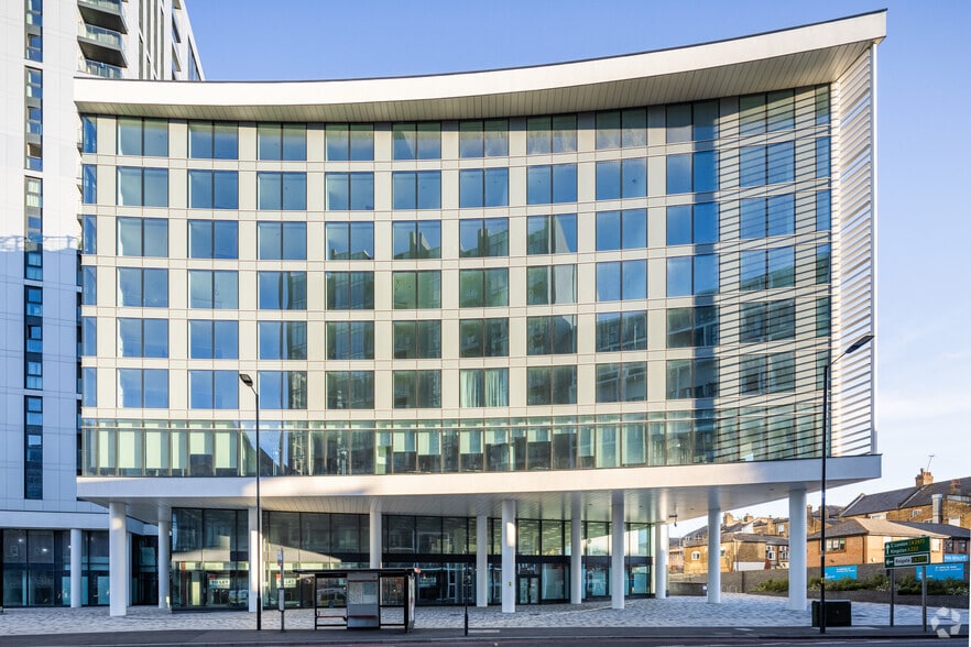 10 Sutton Court Rd, Sutton for lease - Building Photo - Image 2 of 2