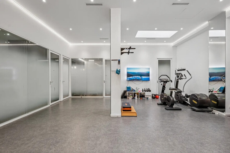 Office in Paris for sale - Interior Photo - Image 1 of 9