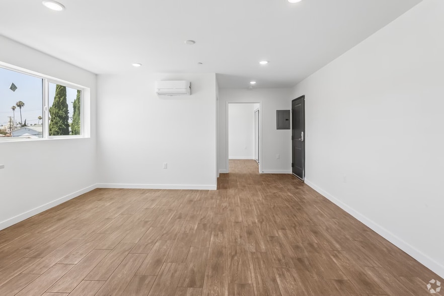 833 W 84th St, Los Angeles, CA for sale - Interior Photo - Image 3 of 12