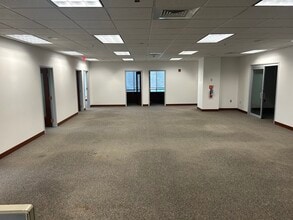 935 Jefferson Blvd, Warwick, RI for lease Interior Photo- Image 2 of 11