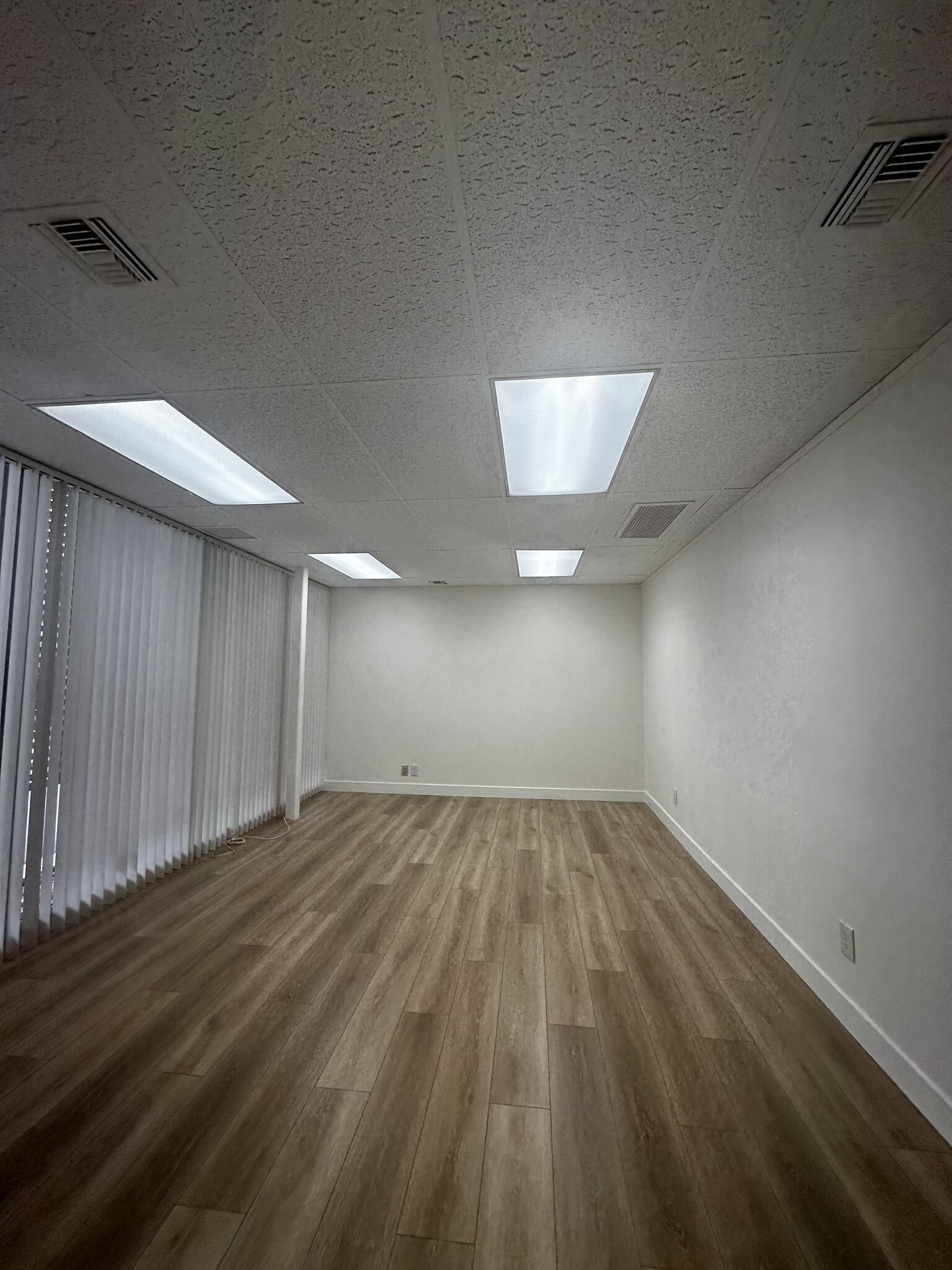 3646 Long Beach Blvd, Long Beach, CA à louer Photo intérieure- Image 1 de 3