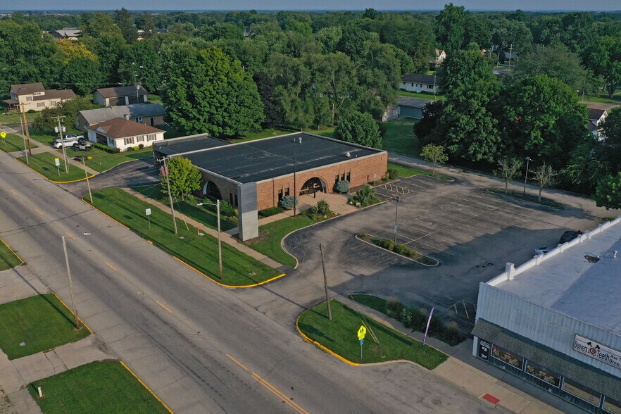 324 E Main St, Knoxville, IL à louer - Photo du bâtiment - Image 2 de 6