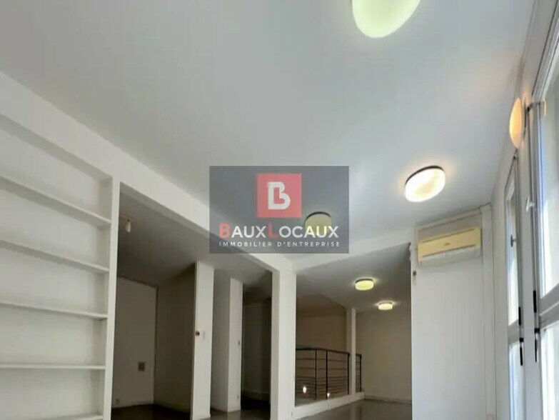 Office in Avignon for lease - Interior Photo - Image 1 of 7