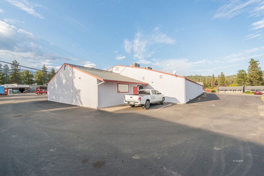 1450 Main St, Weaverville, CA à vendre - Photo du bâtiment - Image 3 de 7