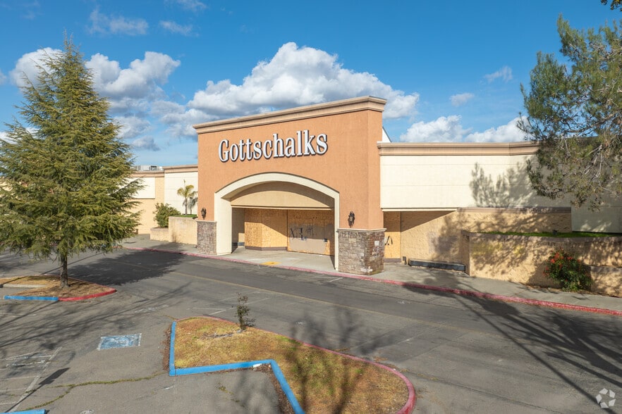 1264 E Gibson Rd, Woodland, CA for sale - Building Photo - Image 2 of 26