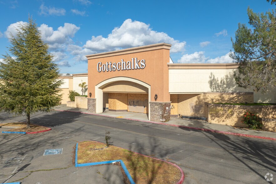 1264 E Gibson Rd, Woodland, CA à vendre - Photo du bâtiment - Image 2 de 26