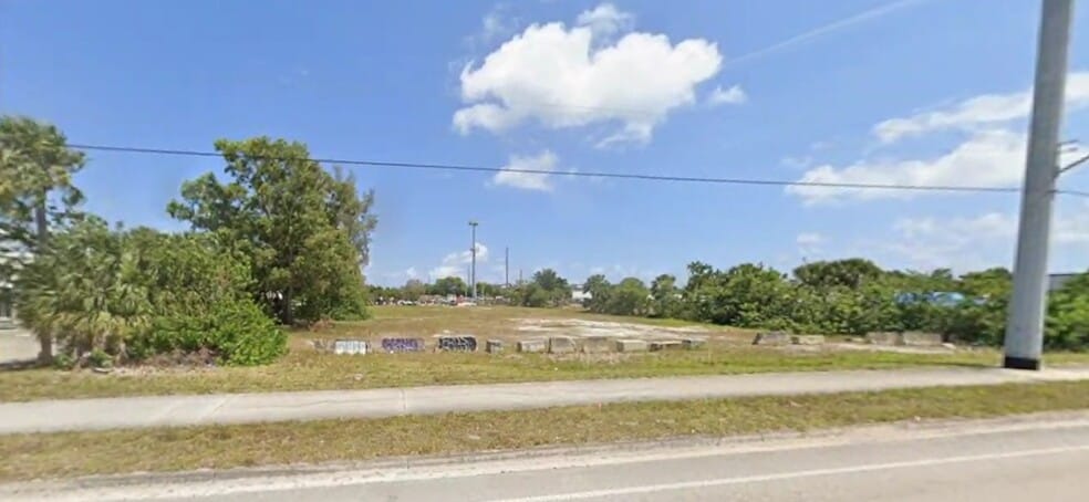230 NW 18th Ave, Delray Beach, FL for lease - Building Photo - Image 2 of 8