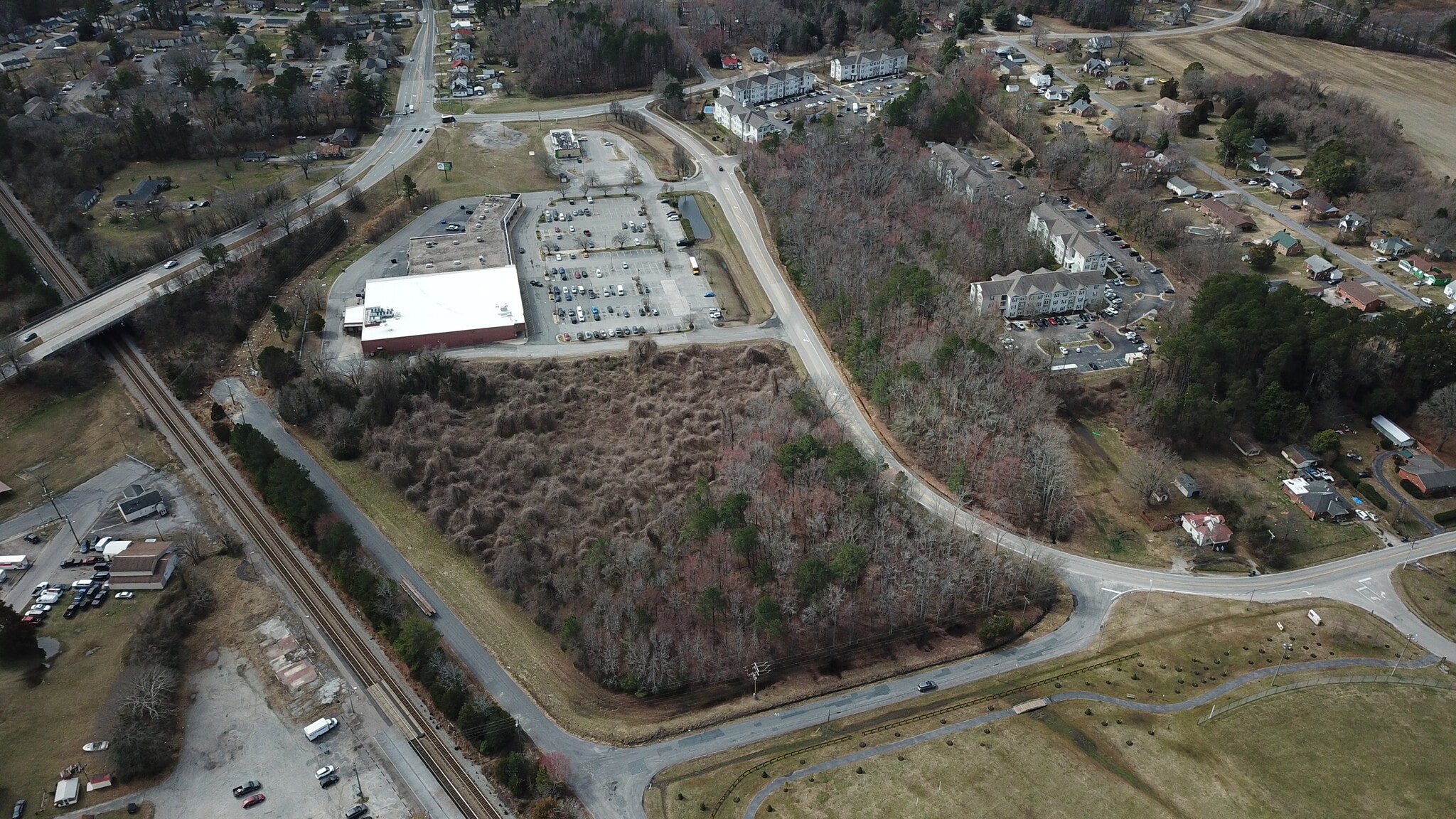 20801 Woodpecker Rd, South Chesterfield, VA à vendre Photo du bâtiment- Image 1 de 9