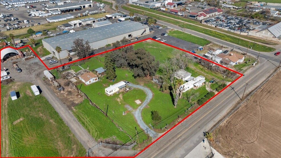 1341 Main Street, Porterville, CA à vendre - Photo du bâtiment - Image 3 de 3