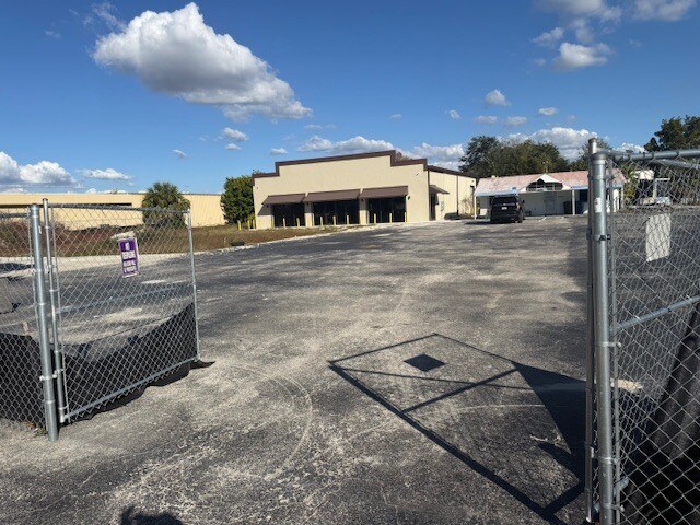 Plus de détails pour 3671 Fowler St, Fort Myers, FL - Commerce de détail à vendre