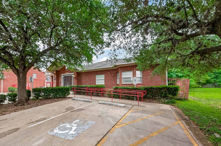 2223 Dorrington St, Houston, TX for lease - Building Photo - Image 3 of 54