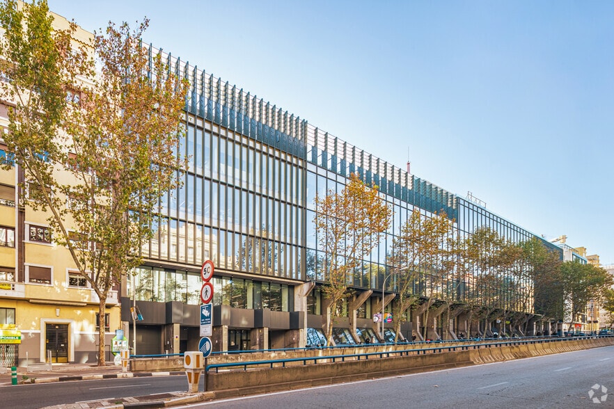 Calle de Ríos Rosas, 26, Madrid, Madrid for lease - Building Photo - Image 2 of 3