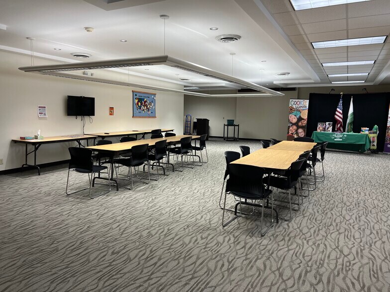 8 Mountain View Ave, Colonie, NY à vendre - Photo intérieure - Image 2 de 10