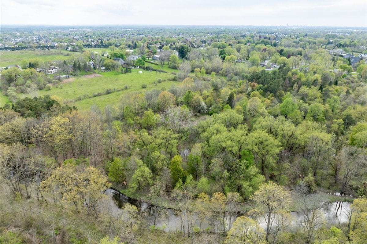 242 Pleasant View dr, Lancaster, NY for sale Primary Photo- Image 1 of 18