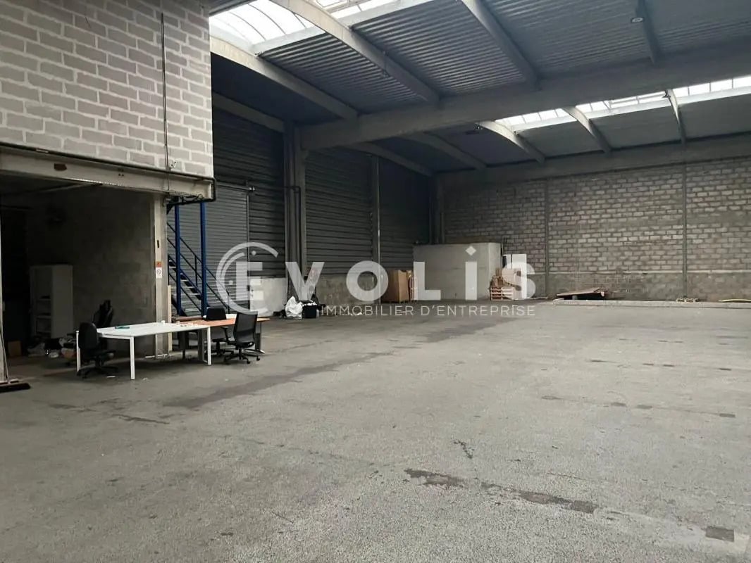 Flex in Chassieu for lease Interior Photo- Image 1 of 3