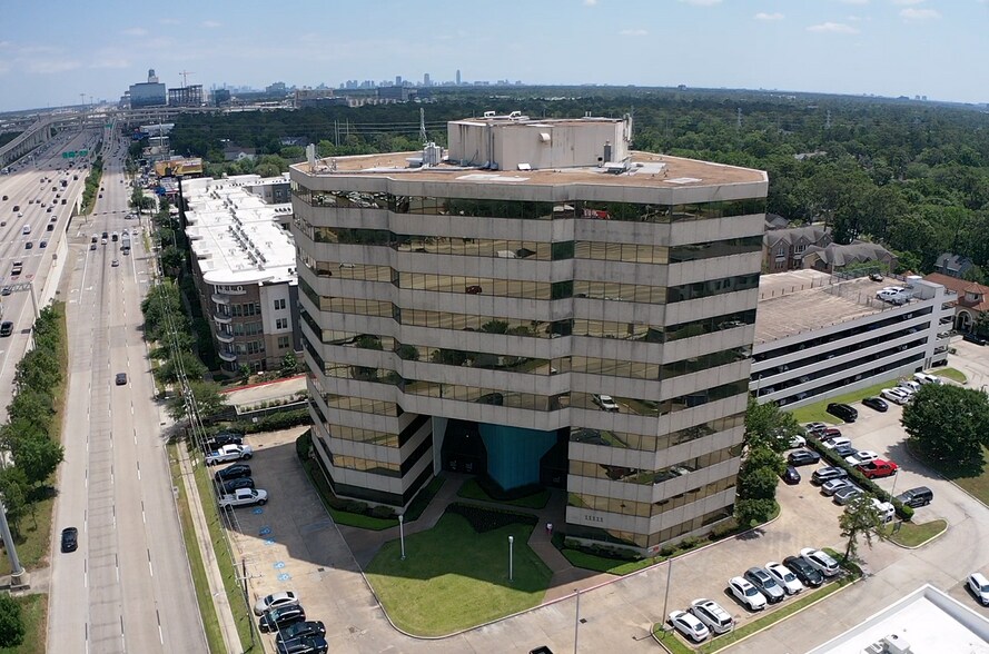 11111 Katy Fwy, Houston, TX à louer - Photo du bâtiment - Image 3 de 12