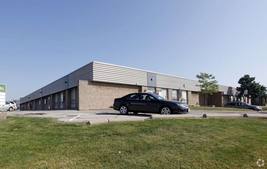 4611-4613 Burgoyne St, Mississauga, ON for lease - Building Photo - Image 2 of 7