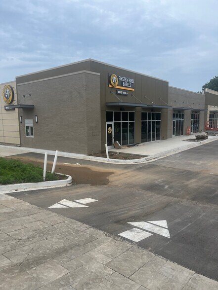 1830 W Foxwood Dr, Raymore, MO à louer - Photo du bâtiment - Image 3 de 6