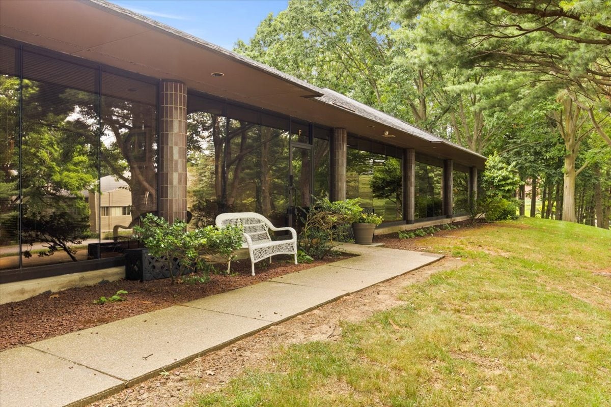 110 Linden Oaks, Rochester, NY for sale Primary Photo- Image 1 of 21