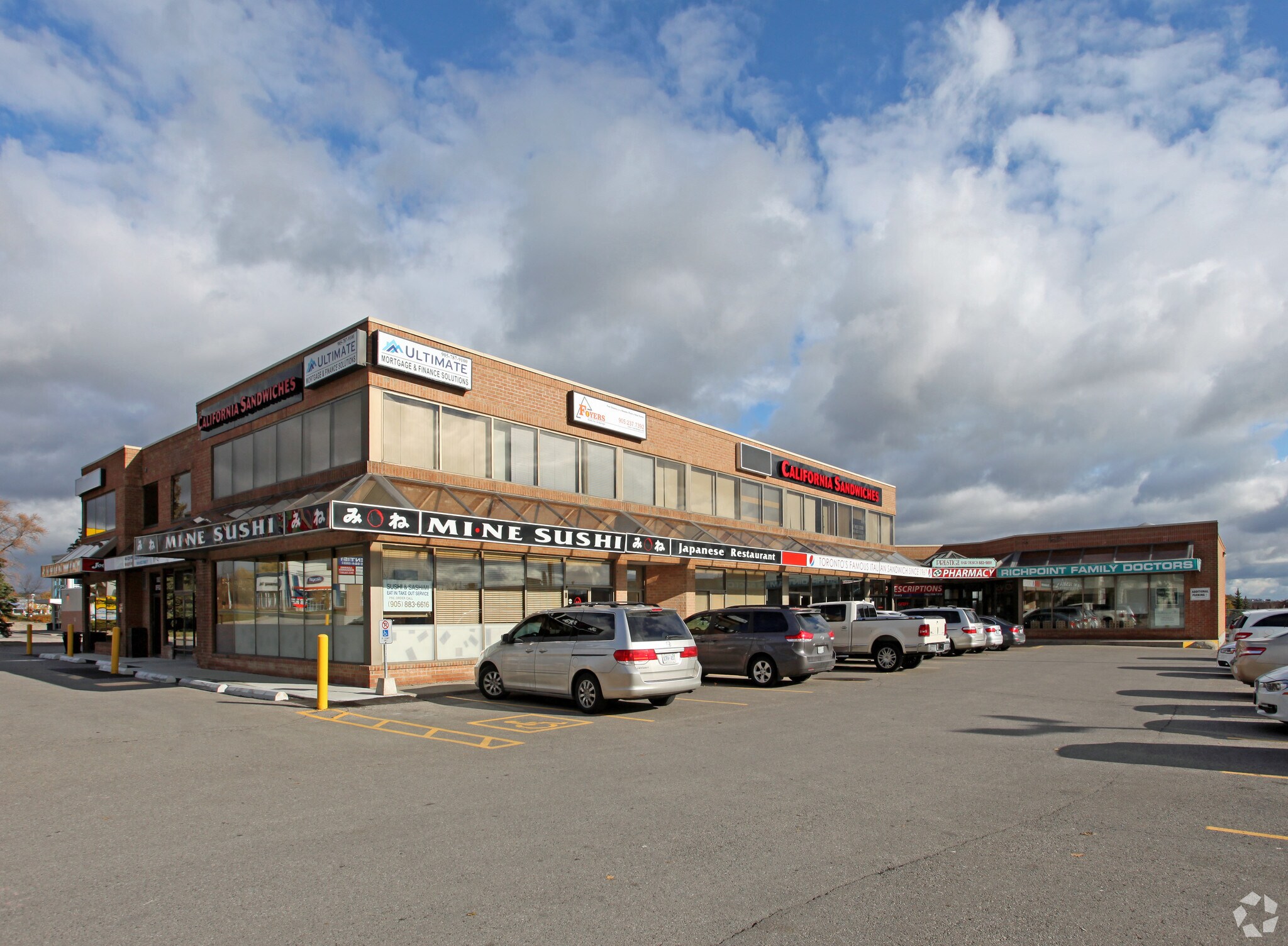 10815-10825 Yonge St, Richmond Hill, ON à vendre Photo principale- Image 1 de 1