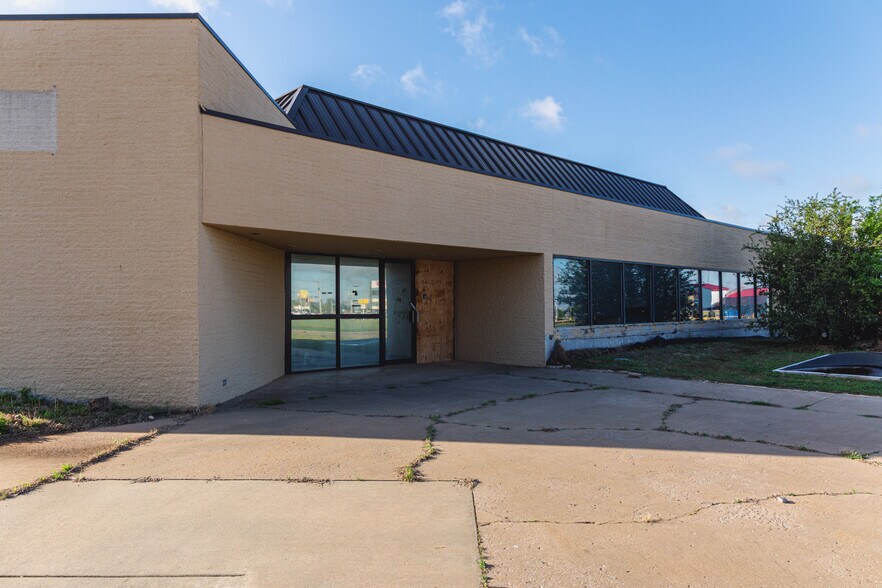 3200 E Memorial Rd, Edmond, OK à vendre - Photo du bâtiment - Image 3 de 32
