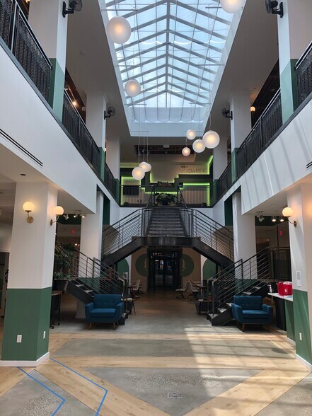 4230 Main St, Philadelphia, PA à louer - Hall d’entrée - Image 3 de 9