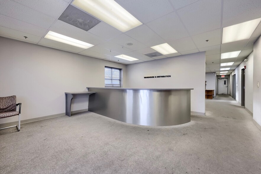 300 Commerce Dr, New Holland, PA à vendre - Photo du bâtiment - Image 3 de 29