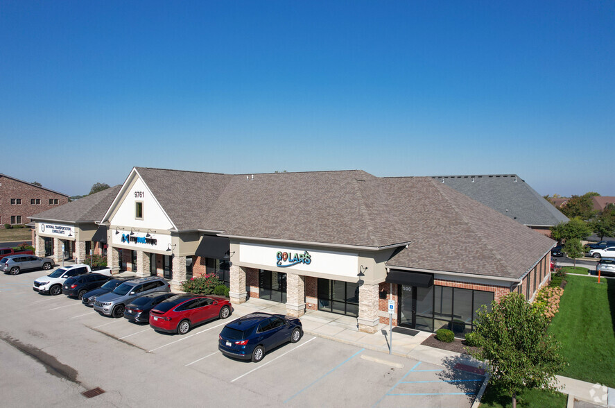 9761 Crosspoint Blvd, Indianapolis, IN for lease - Building Photo - Image 2 of 3