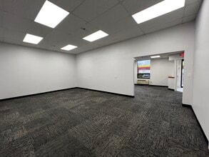 60-90 Bridge Rd, Islandia, NY à louer Photo intérieure- Image 1 de 3