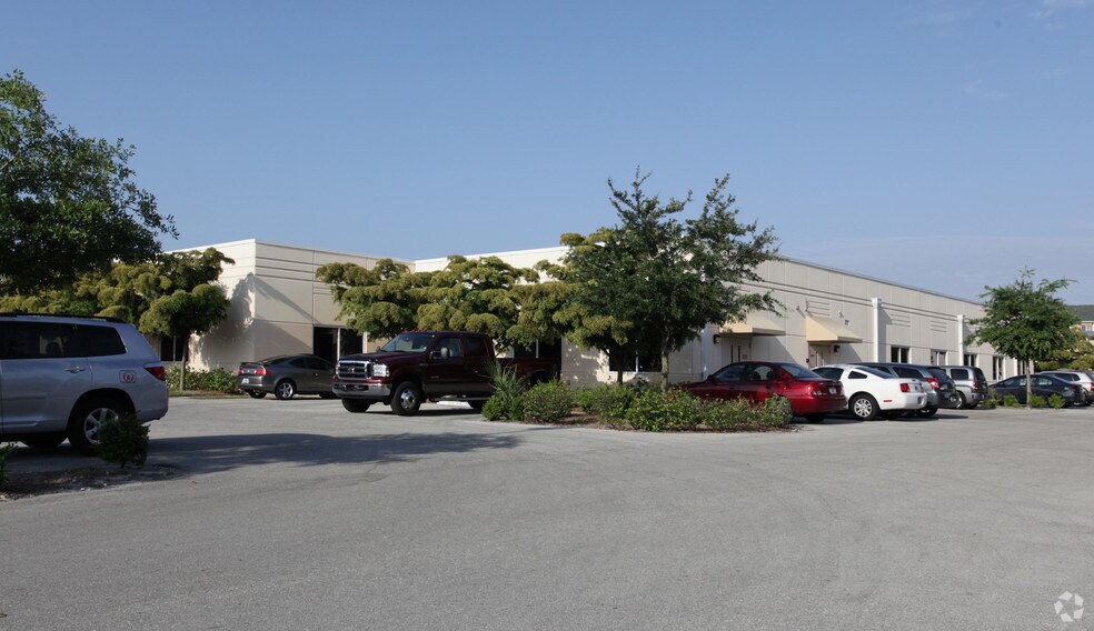 3660 Broadway Ave, Fort Myers, FL à vendre - Photo du bâtiment - Image 2 de 5