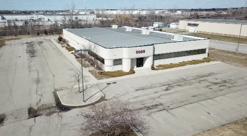 3089 Tri Park Dr, Grand Blanc, MI à vendre - Vidéo sur l’inscription commerciale - Image 1 de 1