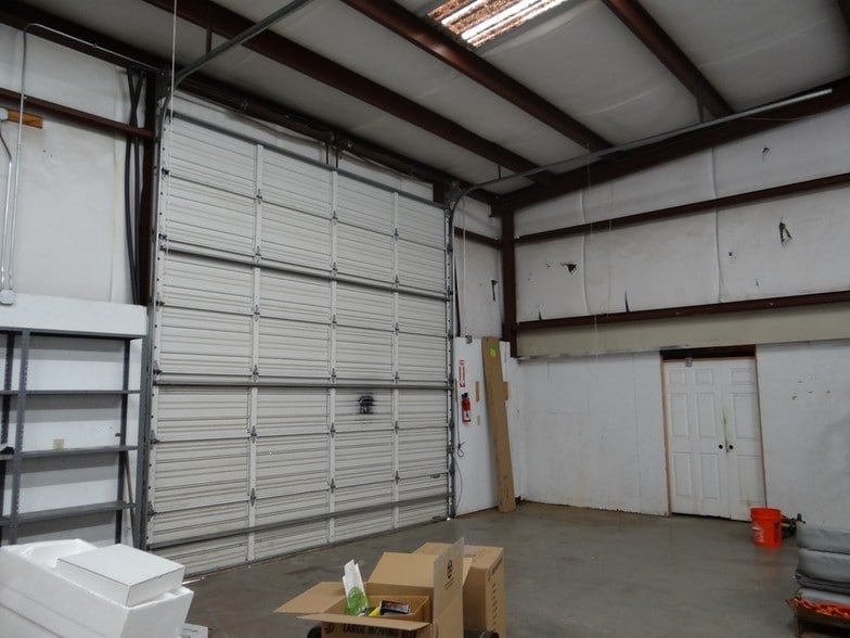 138 Lawler Rd, Brownsboro, AL for sale - Interior Photo - Image 3 of 10