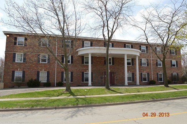 Plus de détails pour 1020 W Hillcrest Dr, Dekalb, IL - Spécialité à vendre