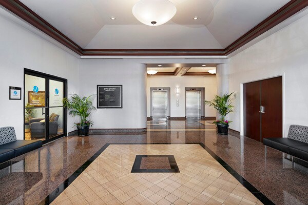 1800 Eller Dr, Fort Lauderdale, FL à louer - Photo intérieure - Image 2 de 6