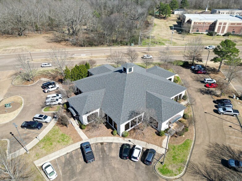 601 Crescent Blvd, Madison, MS à louer - Photo du bâtiment - Image 3 de 22
