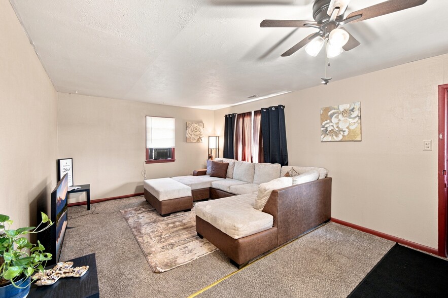2006 E 7th St, Pueblo, CO for sale - Interior Photo - Image 3 of 13