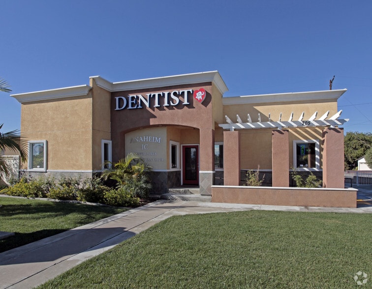 705 S State College Blvd, Anaheim, CA for sale - Primary Photo - Image 1 of 15