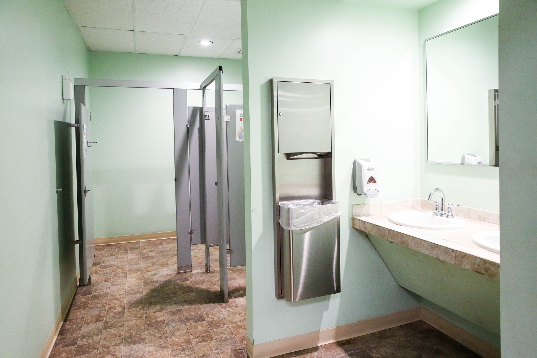 626 Minnesota Ave, Kansas City, KS for lease Interior Photo- Image 1 of 14
