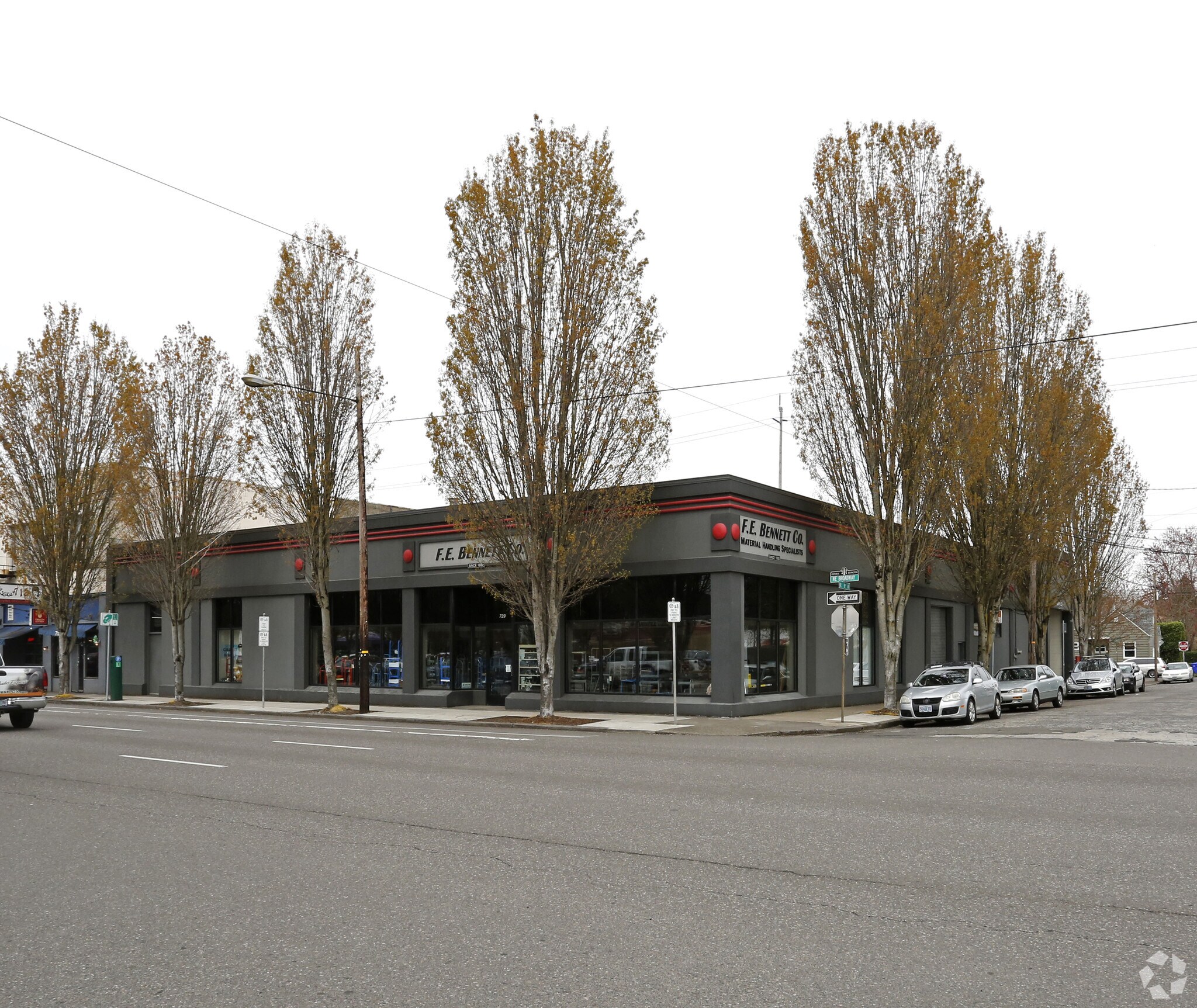 739 NE Broadway St, Portland, OR à vendre Photo du bâtiment- Image 1 de 12
