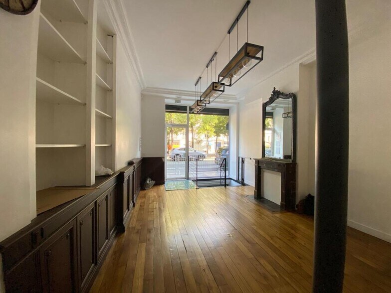 Retail in Paris for lease - Interior Photo - Image 2 of 5